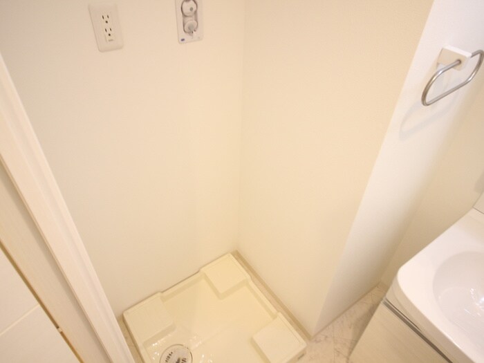 物件内観写真10　(洗濯機置場)