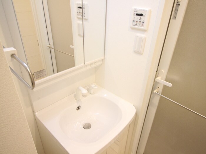 物件内観写真11　(洗面)