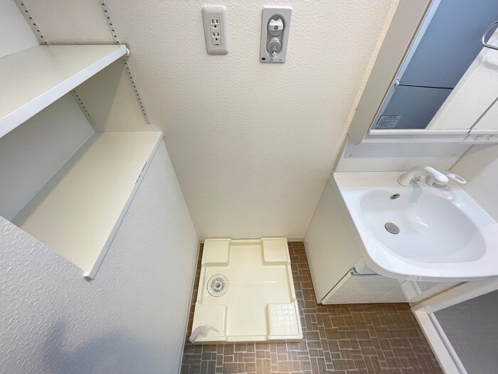 物件内観写真13　(洗濯機置場)