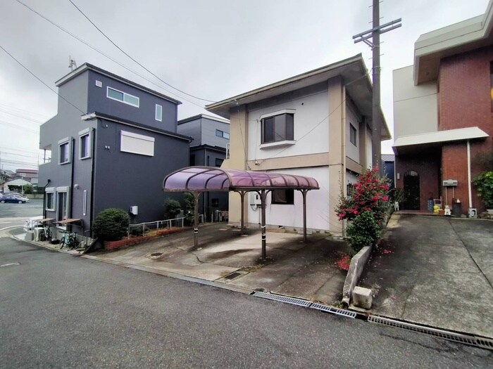 物件外観写真3　(駐車場)