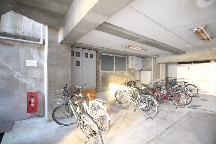 物件外観写真3　(駐輪場)