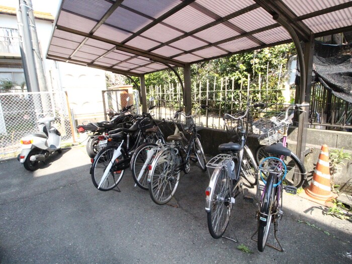 物件外観写真3　(駐輪場)