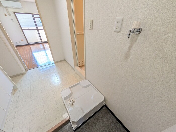 物件内観写真14　(洗濯機置場)