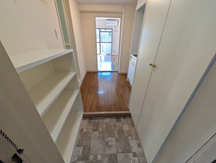 物件内観写真15　(玄関)