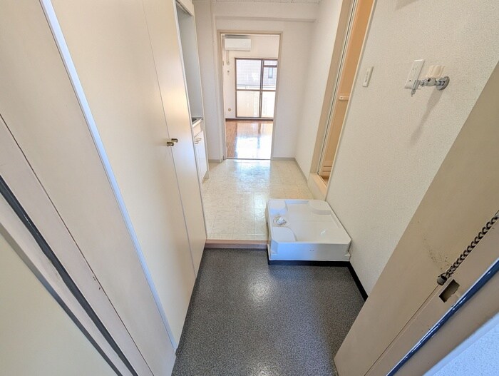 物件内観写真17　(玄関)