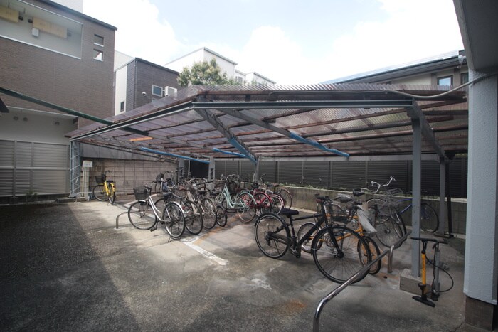 物件外観写真3　(駐輪場)