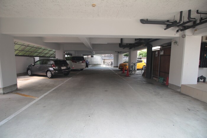 物件外観写真4　(エントランス部分)