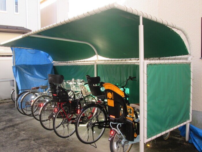 物件外観写真4　(駐輪場)