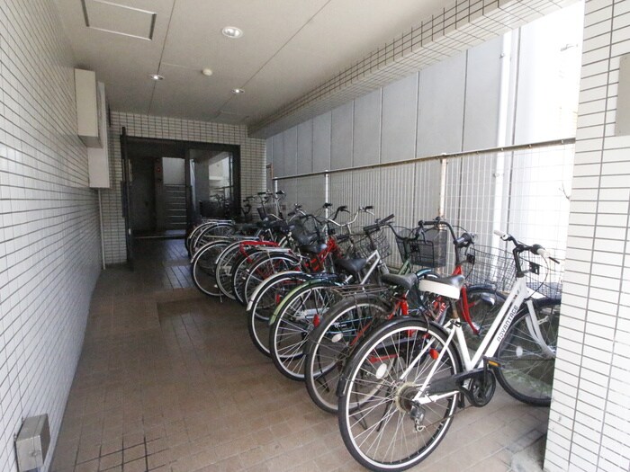 物件外観写真5　(駐輪場)