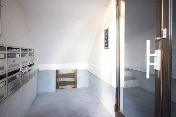 物件外観写真6　(エントランス部分)