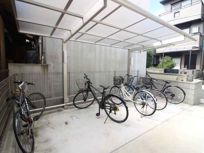 物件外観写真4　(駐輪場)