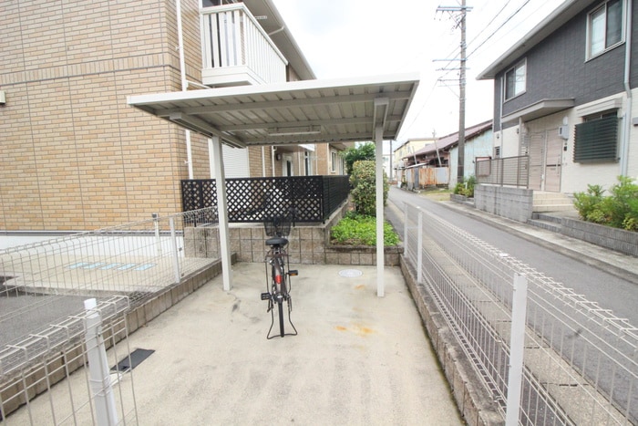 物件外観写真5　(駐輪場)