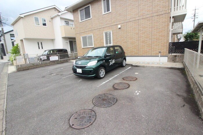 物件外観写真6　(駐車場)