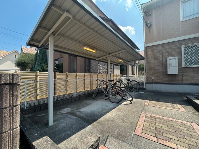 物件外観写真4　(駐輪場)