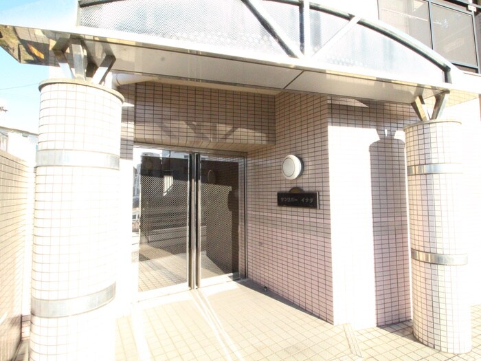 物件外観写真4　(エントランス部分)