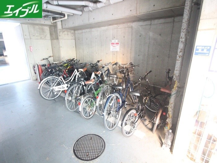 物件外観写真3　(駐輪場)