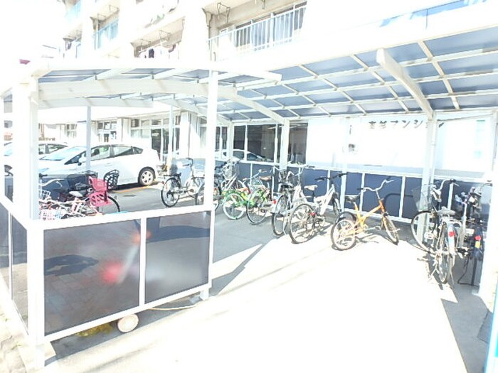 物件外観写真3　(駐車場)