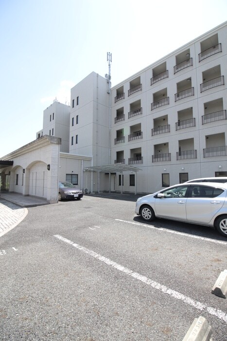 物件外観写真4　(駐車場)