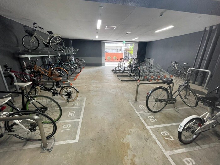 物件外観写真2　(駐輪場)