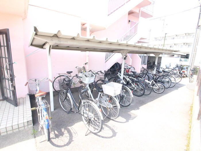 物件外観写真3　(駐輪場)