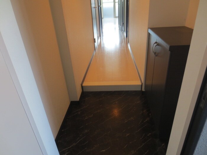 物件内観写真13　(玄関)