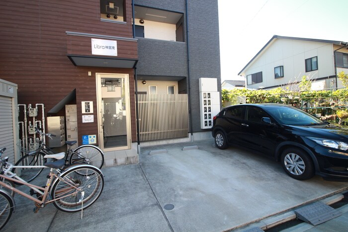 物件外観写真6　(駐車場)