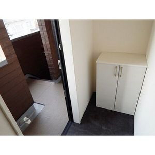 物件内観写真12　(玄関)