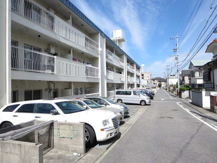 物件外観写真2　(駐車場)