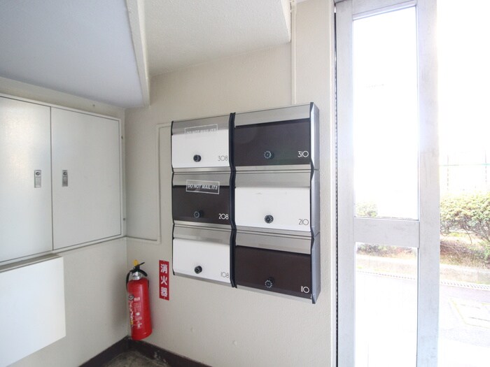 物件外観写真6　(エントランス部分)