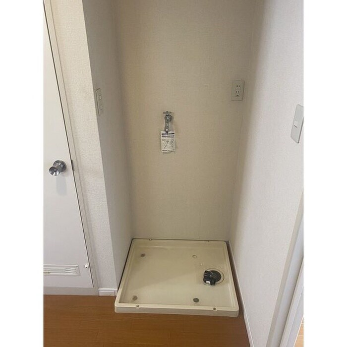 物件内観写真10　(洗濯機置場)