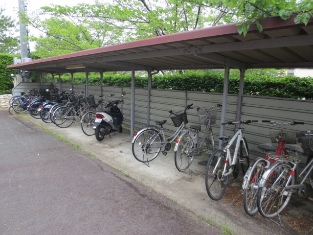 物件外観写真3　(駐輪場)
