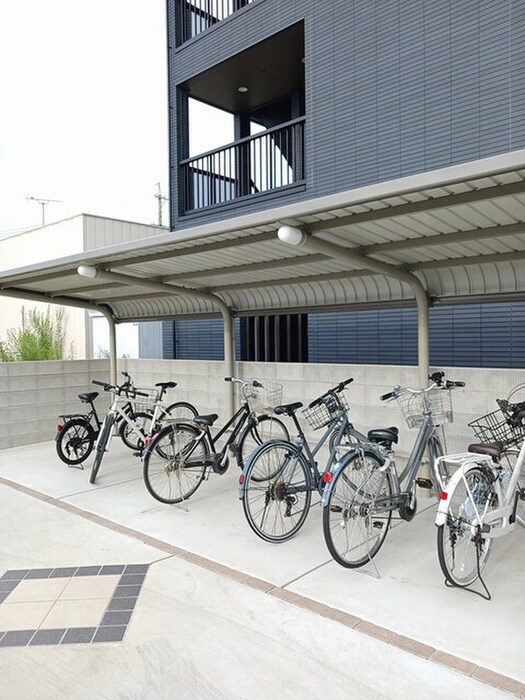 物件外観写真3　(駐輪場)