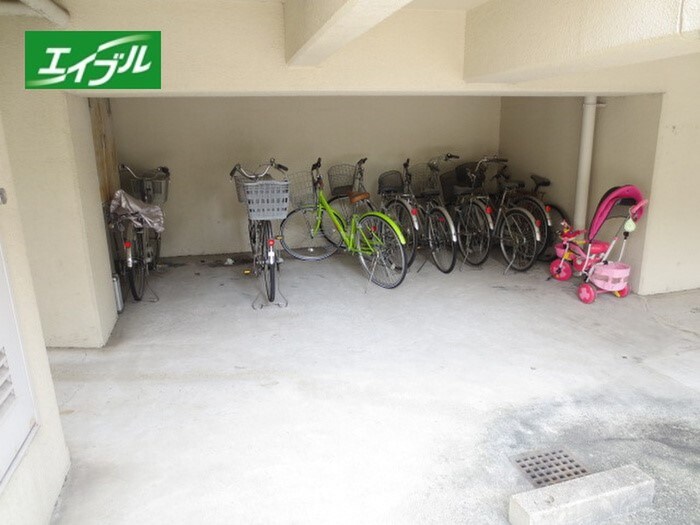 物件外観写真3　(駐輪場)