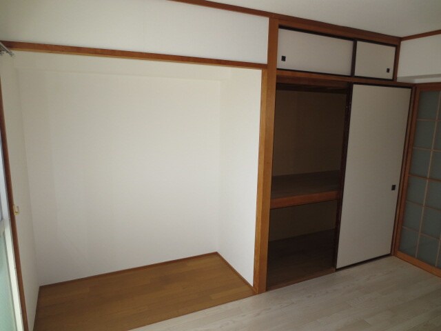 物件内観写真12　(収納)