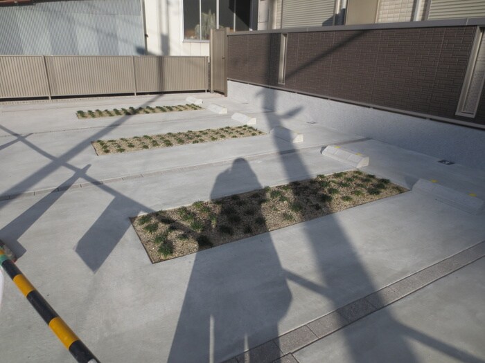 物件外観写真5　(駐車場)