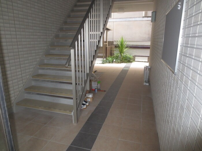 物件外観写真6　(エントランス部分)