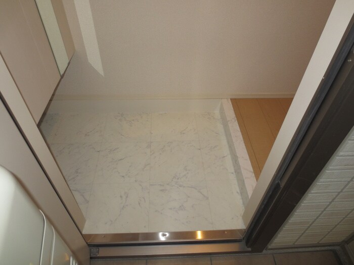 物件内観写真15　(玄関)