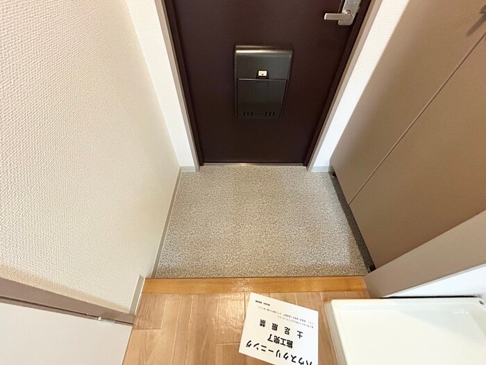物件内観写真16　(玄関)