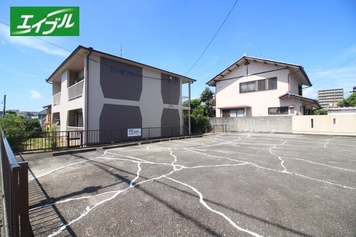 物件外観写真3　(駐車場)