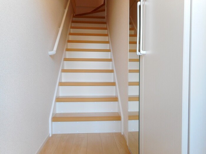 物件内観写真8　(玄関)