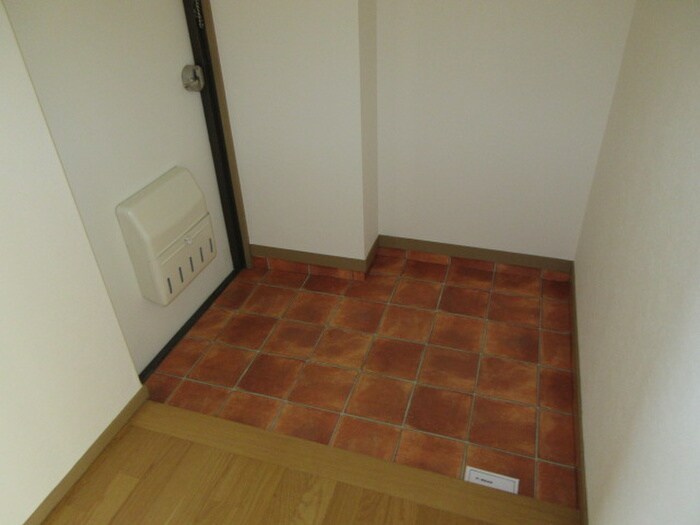 物件内観写真13　(玄関)