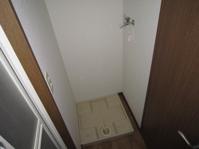 物件内観写真9　(洗濯機置場)