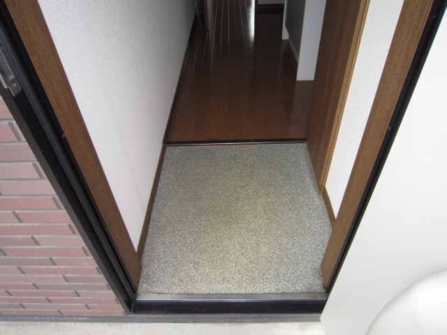 物件内観写真11　(玄関)