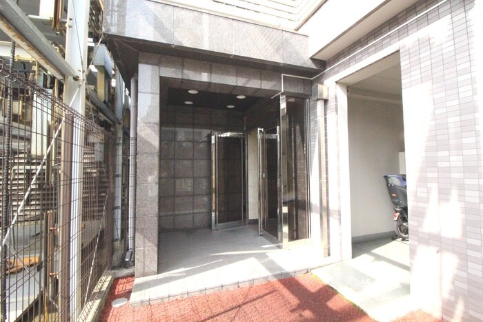 物件外観写真5　(エントランス部分)