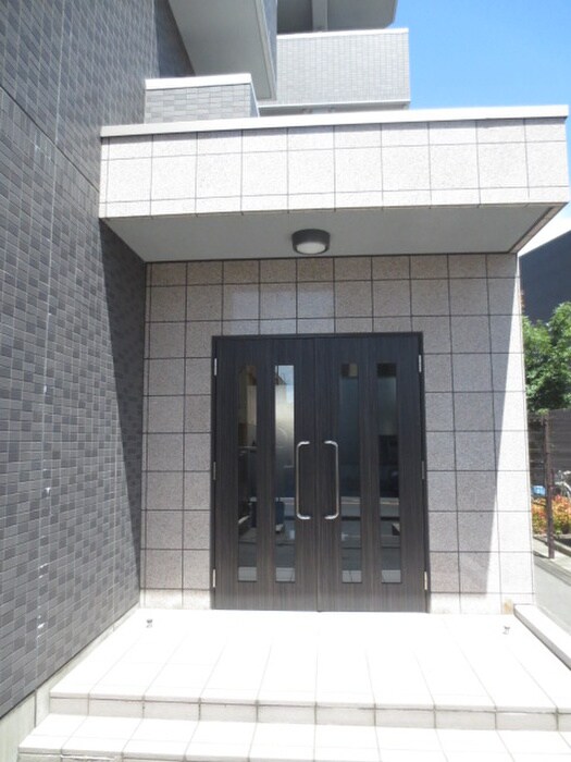 物件外観写真6　(エントランス部分)