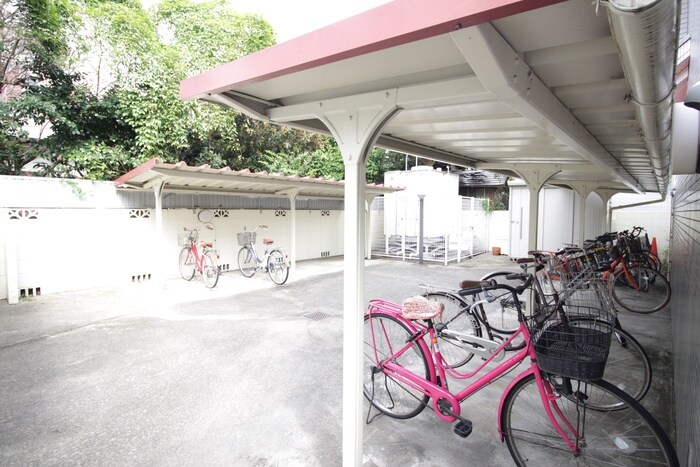 物件外観写真4　(駐輪場)
