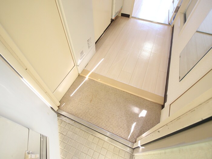 物件内観写真18　(玄関)