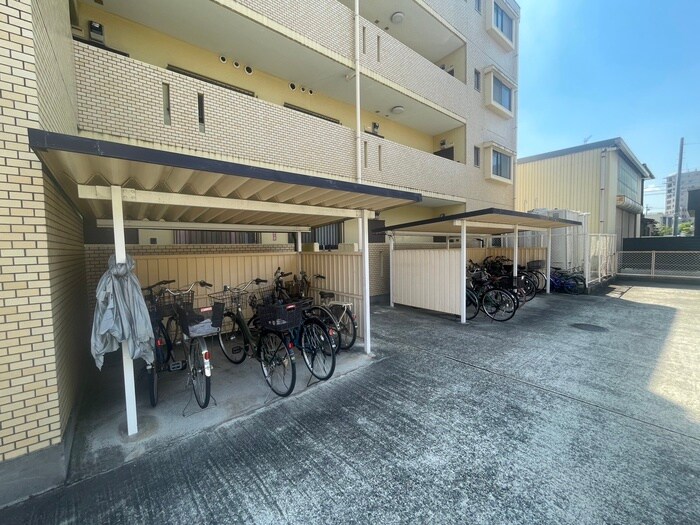 物件外観写真5　(駐輪場)