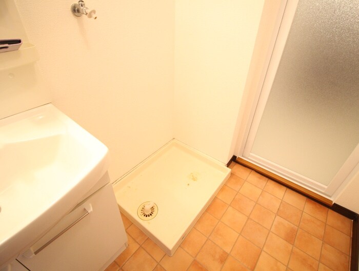 物件内観写真11　(洗濯機置場)