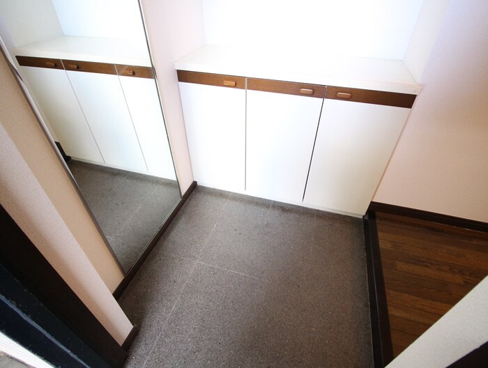 物件内観写真13　(玄関)